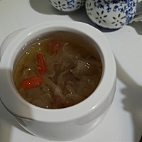 自己炖的燕窝银耳羹 棒棒哒