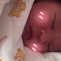 新生儿白天睡可好，就是后半夜老是不肯怎么睡觉，才五天的宝宝，折腾我这几天晚上几乎没睡觉，大家谁有...