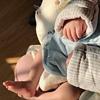 宝宝黄疸在医院照了几天蓝光，回来后只吃奶瓶不肯吃奶头怎么办