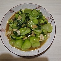 今天自己做的蒜蓉油菜 香菇土鸡 超级好吃