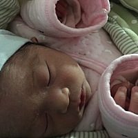 破水后剖宫产男子汉一枚5斤3两，我都羡慕我自己，奶水超好，没喂一滴奶粉。即将开启减肥之路。