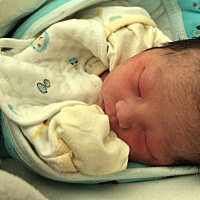 10月31号晚上23:30宝宝出来，侧切了，疼死了，现在都第四天了还是很痛，不过宝宝好可爱，我的小白菜，就...