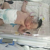 11月4日，星期日，生女宝一枚。 才37周加4天，宝宝6斤4