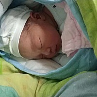 31号晚上羊水破了，2号凌晨3点45分顺产一枚男宝，6斤7两，早产17天，不过医生说宝宝很好是足月儿。顺产...