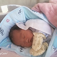 宝宝第一天，很乖！疼了十六个多小时才生下来你，想想也算值得了！