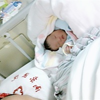 我的宝宝40周多3天出生的是个女宝！剖腹产 宫缩痛的我两天两夜宫口不开疼死人，站、坐、躺 都不行