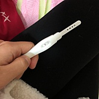 目前已有小孩八个月，前四个月没有做好安全措施怀孕流产，上个月六号来的月经，今天测了一下是不是怀孕...