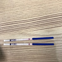 这几个月来姨妈都很准时，这个月迟了几天，一下测了两根，这是？？