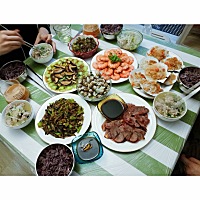 5个月 胖了20今了 😂😂最近宝宝在我的肚肚里越来越活跃了 今天知道肚肚里怀的是女宝宝庆祝一下我和...