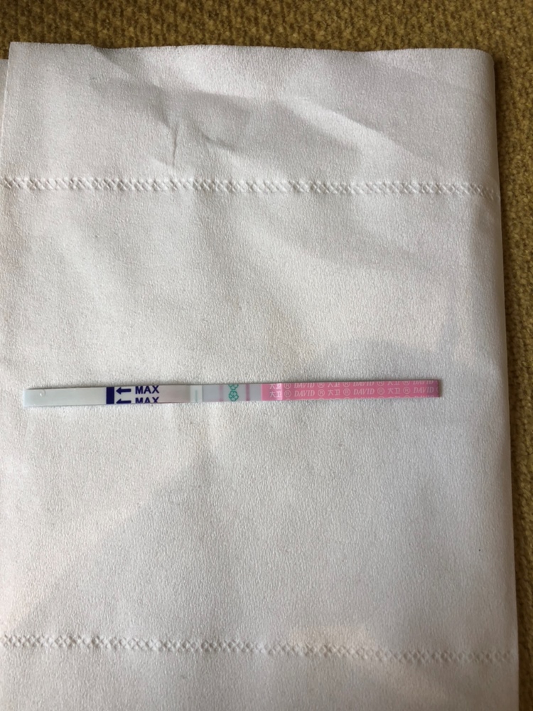一直在备孕，但是都没有成功，这次买了排卵试纸测了，不知道这个是强阳还是弱阳，请姐妹们帮我看看，希望这个月能备孕成功