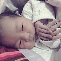 宝宝十一月二号出生的，和他爸爸同一天生日，40周➕2顺产，白天一点反应都没有，吃了晚饭还去广场散步跳...