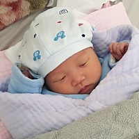 宝宝出生16天因为肚子胀气住院了 好担心 好心疼 一想就流眼泪