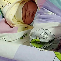 男宝宝今天中午出生了！超预产期八天，顺产通道怀疑人生