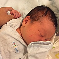 凌晨12点零八分 和我大姑娘见面啦！顺产 侧切 7.2斤 庆祝