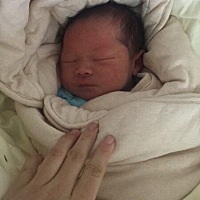 恩泽及舍下，公子至我家。身经十月苦，肚留一道疤。仔仔重6.6，偕同母平安。男神你好，余生请多多关照。...