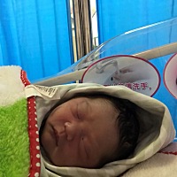 11.13三点15分收获一枚女汉子，宫缩来得好猛，凌晨一点到进待产房，三点开十指破羊水进产房，十五分就生...