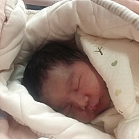 拿命换来的小棉袄，虽然妈妈现在还全身疼痛难忍，但是看见你安然无恙，命又算什么呢。本来打算顺产...