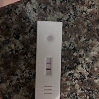 这个月15号来大姨妈，提前两天测出来这样是怀孕了吗