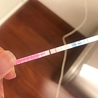 今晚测排卵依然有两线一深一浅几乎每天都是，这个排卵真的看不懂。最近感觉妇科病发作啊有点不舒服，上...
