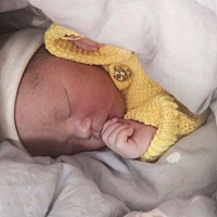 宝宝👶🏻提前一个星期剖宫产出来了，孕期各种担心想太多，其实都是自己多想了～宝宝很健康，一...