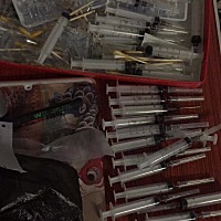 没有人会心疼你曾经受过的苦。经历的磨难。宝贝你来的不容易。但是我又不想让你那么早成为单亲家庭