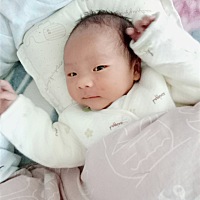 我宝宝今天23天，还没有满月这两天脸上满是湿疹，是我当初没有忌口的吃东西，导致宝宝这样子的，我想告...