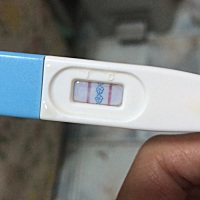 晚上试了验孕棒，很快两道扛有点懵，明天去验血，希望一切顺利