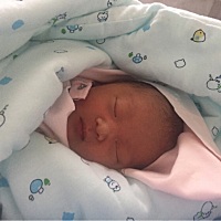 母女平安，顺产。5斤6两我的小情人～😘😘