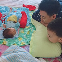 以后两个骑士一起保护这个小公主吧！