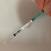 亲们，帮我看下，这是有印吗，第一张是昨天的，白板，第二是今天早上测的。