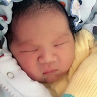 生了个7.2斤的闺女 现在因为侧切的痛和涨奶的痛我非常想把她给塞回肚子里去啊😖