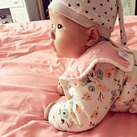 各位宝妈，我家宝宝四个半月，体重只有12斤多，身高62.医生说偏瘦，宝宝从小就胃口小，吃几分钟就不吃了...