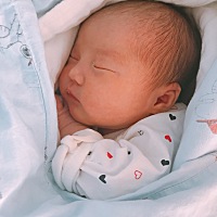 11.15晚上9点肚子阵痛 生不如死的痛到第二天早上十点开两指进分娩室，医生手工破膜后羊水浑了，胎心...