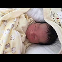 我想问下各位宝妈，宝宝为什么总是吐奶。有没有解决的办法。求告知。