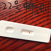 有经验的宝妈能不能帮我解答下，早孕试纸检测五分钟内没有反应，之后不知道过了多久再去看的，有浅浅的...