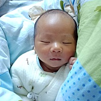 今天满月，明天带去预防针💋 儿子出生51cm现在58cm遗传我和他爸大高个嘿嘿