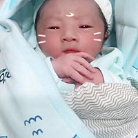 39周出生，早上10:00还在带老大看电影🎬看了不到一半，五分钟一次宫缩肚子痛，赶快回家收拾东西打车去...