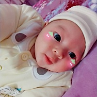 宝宝45天啦~ 出了月子之后就很好带了  很少哭闹晚上十点钟吃一次    晚上两点钟再吃一次    第二天早上...