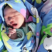 终于卸货了，小宝宝推迟了两天…六斤三女宝宝……顺产，进产房一个钟就生了。什么各种看肚子，心率都是...