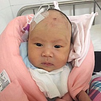 宝宝出生第五天。基因太强大了