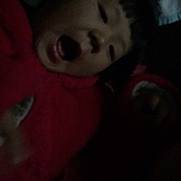 怀我家大女儿时候没什么反映就吐下又好了。怀小宝一个多月就吐了吐酸水终于忍到头了，受罪啊，不知道怀...