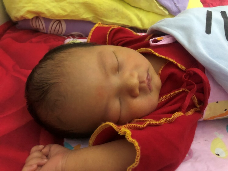 报喜啦，男宝，7斤，顺产，侧切，怀孕时候，胎囊是圆形，所以看胎囊不准（我朋友是长条形却生的女孩）。孕后爱吃面食，特别爱吃甜食，糕点啥的，孕前我从来不吃甜食。祝大家一切顺利，退圈啦