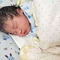 11.24分早上6.39，头胎，顺产转剖腹产男宝宝一枚，9斤3两，痛➕顺20个小时宫口全开没生出来，医生总说只...
