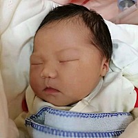 11.24号剖腹产女宝一枚。24号凌晨2点见红，从外地45分钟赶回家，拿了待产包，去医院挂急诊，不痛无破水...