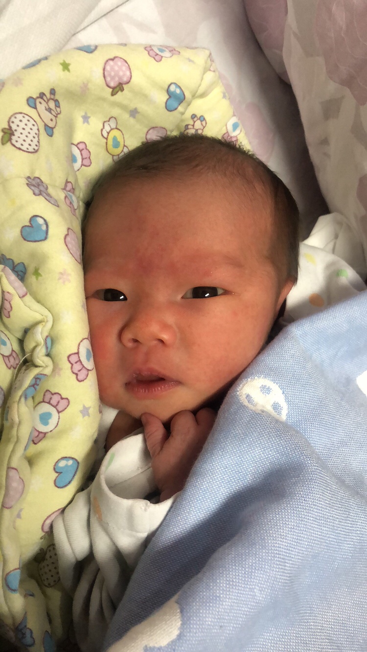 宝宝出生第二天