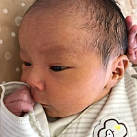 我的小公主，现在有点生理性黄疸。