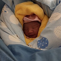 预产期前一天见红  宫缩痛了两夜一天   今天早上十点过4我的小天使落地了  回想起什么都值得了   侧切 ...