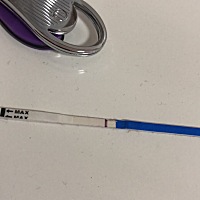 在测下去魔怔了。 备孕半年 一个月前中药调理，第一个月月经正常 这个月推迟了5天 第一天测有浅浅的 第...