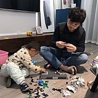 妈呀～半夜醒来，这位先生刚收工[擦汗]，1028个零部件，完成了80%。男人对积木跟女人对包一样痴迷…...