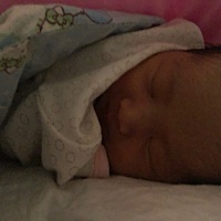 半夜四点拉了三泡尿，刚换的尿不湿，小臭臭，biu~biu~biu，拉我身上一泡尿，刚放下去，又一泡，画了几个...